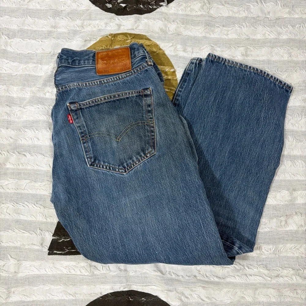 Levis 501 Jeans Mens 36x30 Blue Straight Fit Leg Medium Wash Cotton Button Fly
